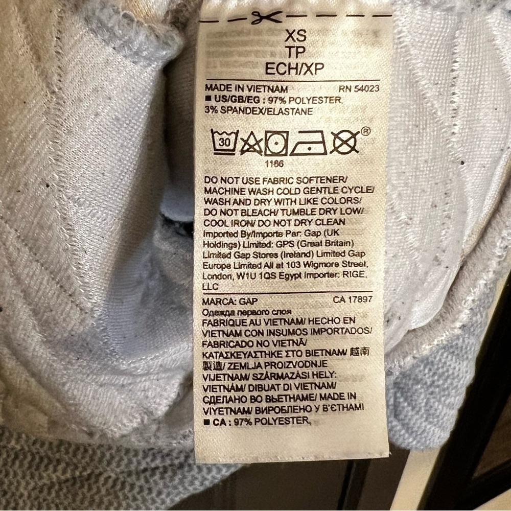 GapFit Jaquard Pullover Gray and White Hoodie with Front Pockets, Size X-Small - Picture 6 of 6